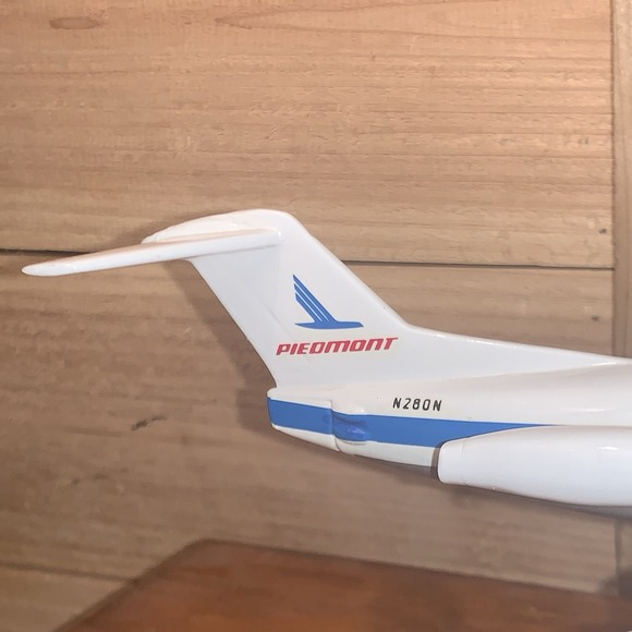 Piedmont Airlines Fokker F28-1000 Fellowship Plane N280N Pacemaker Desk Model - Picture 12 of 16